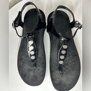 Vionic Noelle black patent leather T Strap  thong sandals. Size 7